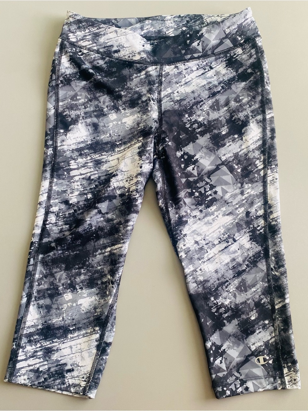 Champion Black & Gray Abstract Capri Leggings
